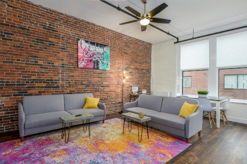 Downtown Bangor Luxury Apartment image 11