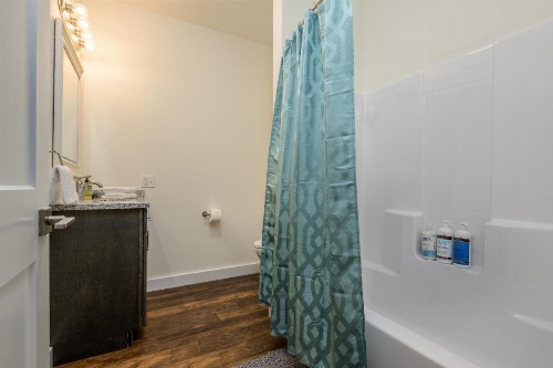 Downtown Bangor Luxury Apartment image 13