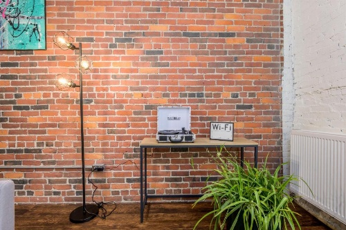 Downtown Bangor Luxury Apartment image 15