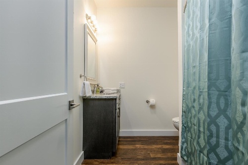 Downtown Bangor Luxury Apartment image 2