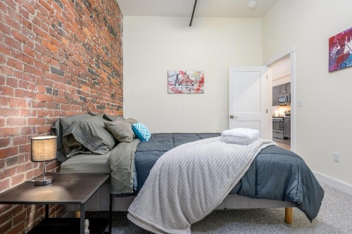 Downtown Bangor Luxury Apartment image 22