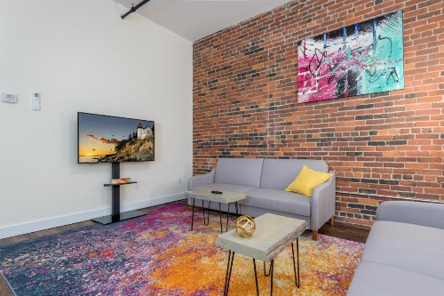 Downtown Bangor Luxury Apartment image 24