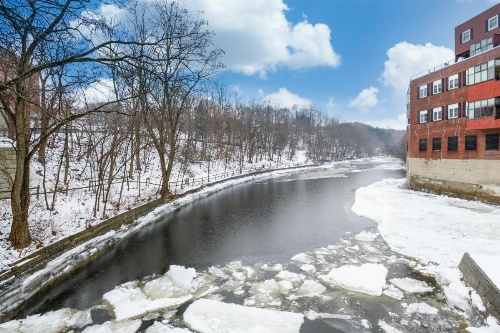 Downtown Bangor Luxury Apartment image 25