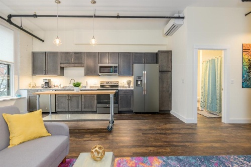 Downtown Bangor Luxury Apartment image 29