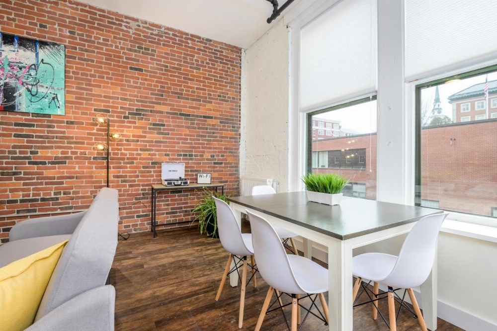 Downtown Bangor Luxury Apartment Main image