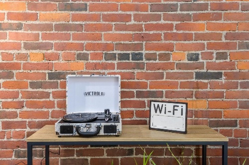 Downtown Bangor Luxury Apartment image 4