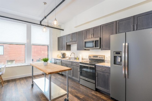 Downtown Bangor Luxury Apartment image 7